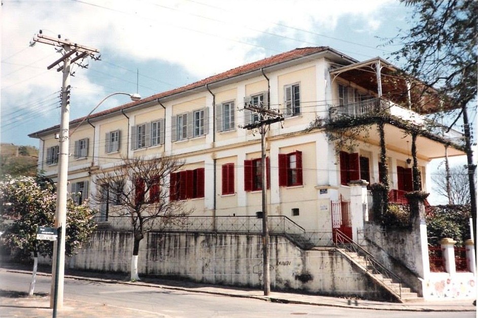 Construído em 1886 o sobrado servia de casa de veraneio para o Conde Eduardo Silva Prates