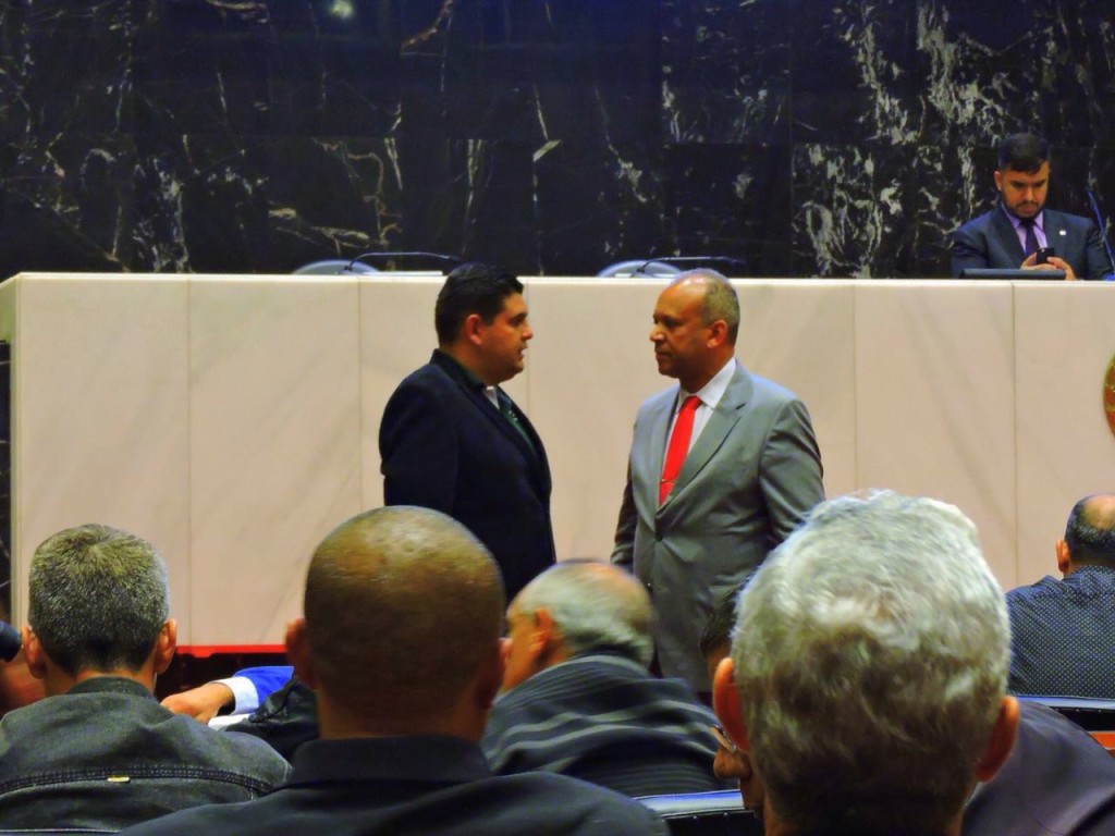 Diretor regional do CSCS, Sgt Alísio e o prefeito Eloísio do Carmo Lourenço durante a solenidade