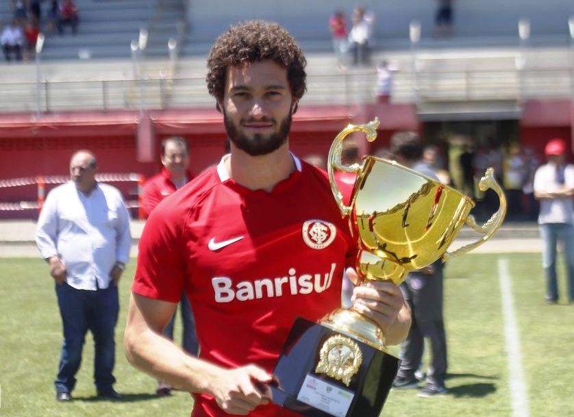 Galiano foi campeão da Supercopa Gaúcha domingo passado pelo time B do Inter