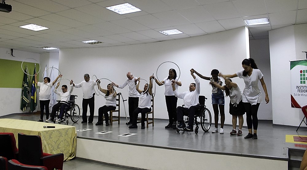 Dança adaptada eleva a auto estima dos pacientes da Adefip - foto arquivo