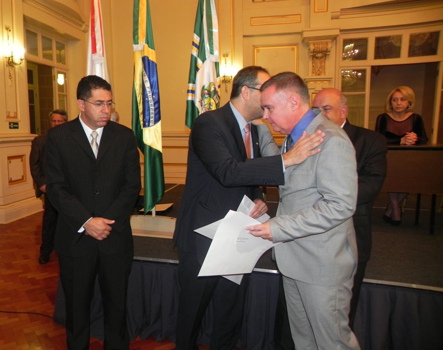 Prefeito eleito, Sérgio Azevedo, recebendo o diploma