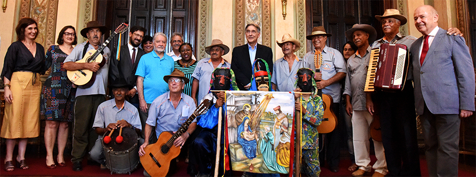 Integrantes de diversos grupos foram recebidos pelo governador Fernando Pimentel, que prestou homenagem à tradição mineira - foto Veronica Manevy