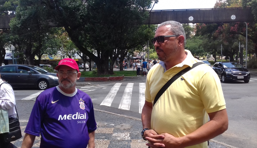 João Grandão( direita) nega que prestação de contas esteja irregular