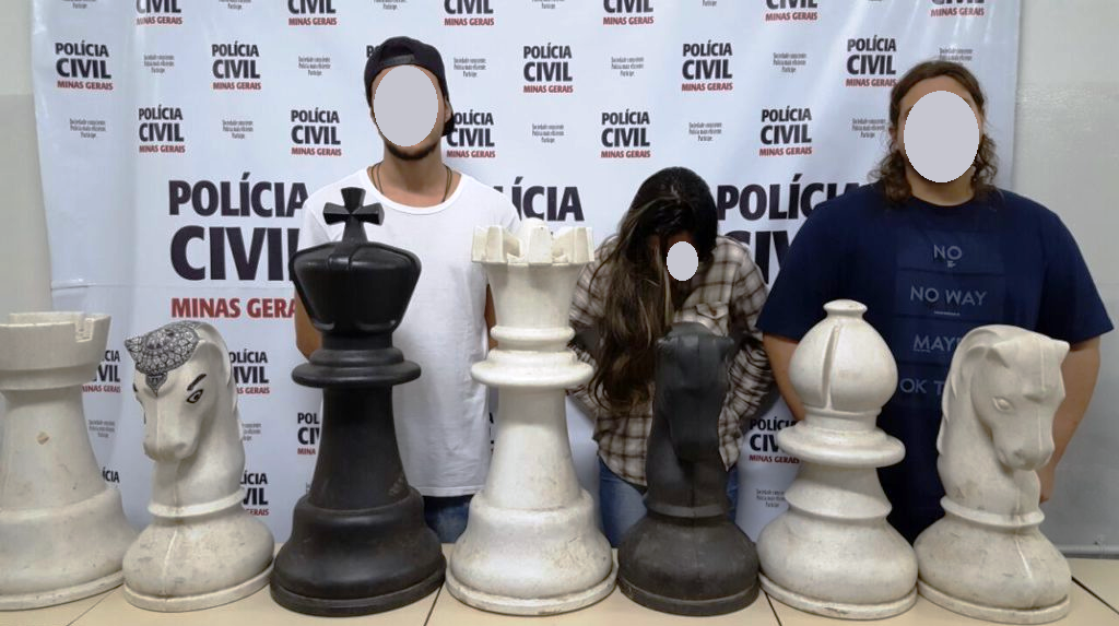 Jornal da EPTV 1ª Edição - Sul de Minas, Peças de xadrez gigante são  furtadas por estudantes em Poços de Caldas (MG)