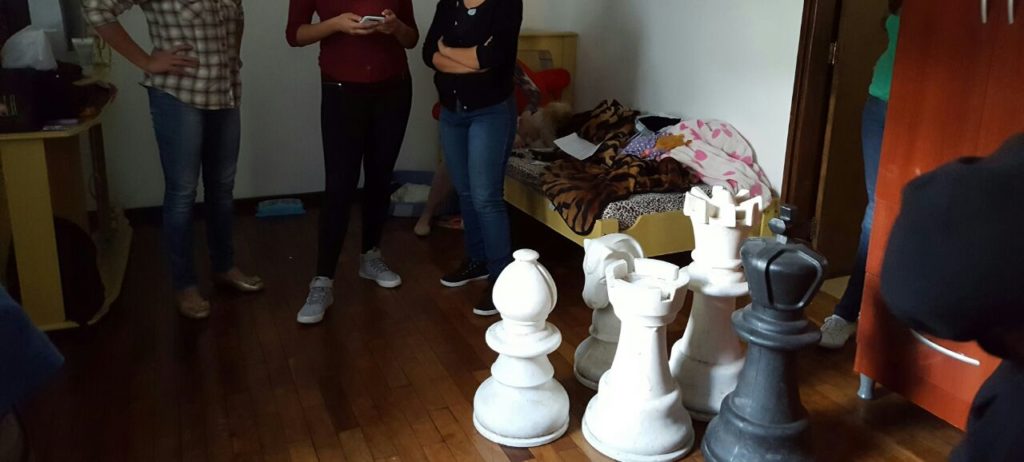 Jornal da EPTV 1ª Edição - Sul de Minas, Peças de xadrez gigante são  furtadas por estudantes em Poços de Caldas (MG)