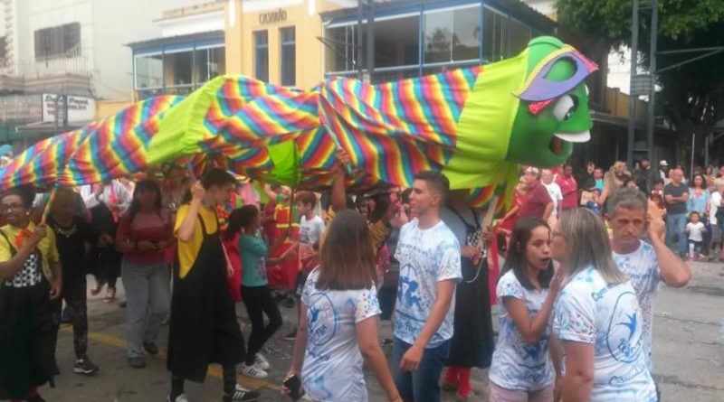 Estação Folia anima Carnaval de Poços de Caldas com diversas brincadeiras