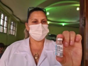 vacinação covid-19 adolescentes