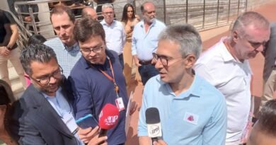 Terras raras: Governador Romeu Zema visita planta piloto da Meteoric em Poços de Caldas