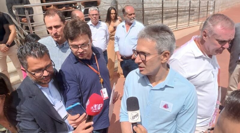 Terras raras: Governador Romeu Zema visita planta piloto da Meteoric em Poços de Caldas