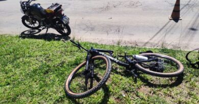 bicicleta e moto envolvidas em acidente