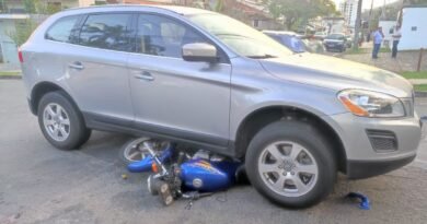 acidente moto e carro