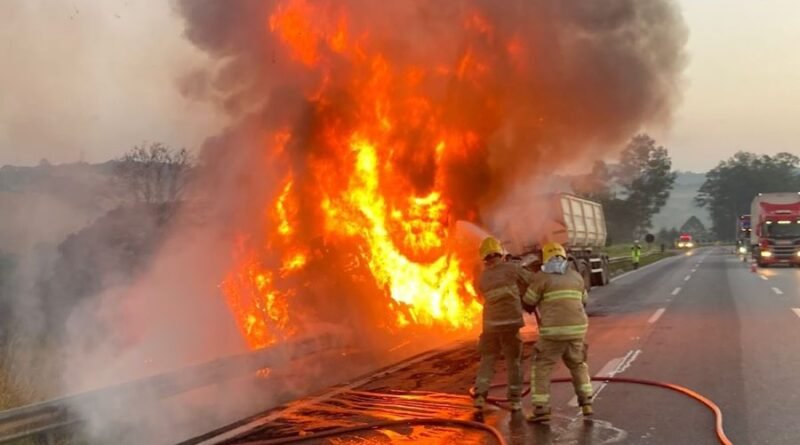 carrega em chamas na fernão dias
