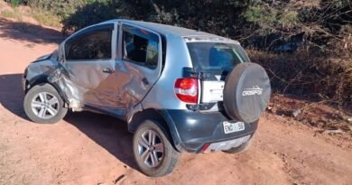 carro acidentado na br 267
