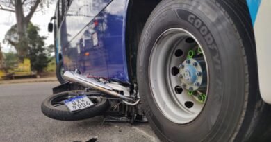 acidente moto e ônibus