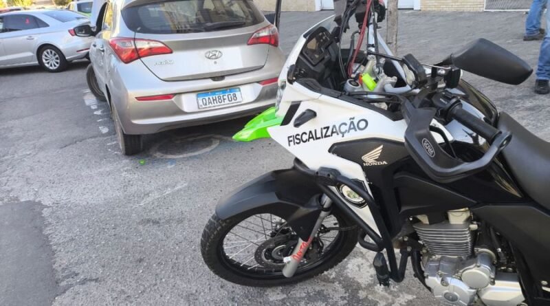 apreende carro clonado