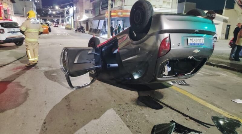 capotamento de carro na honório dias