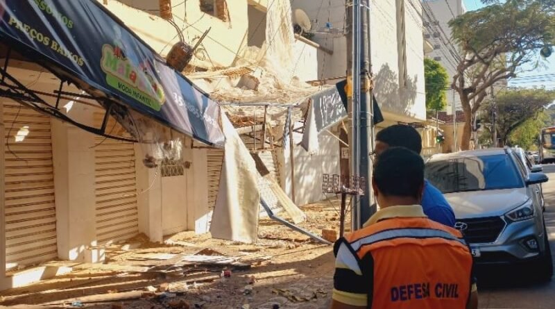 desabamento parede obra