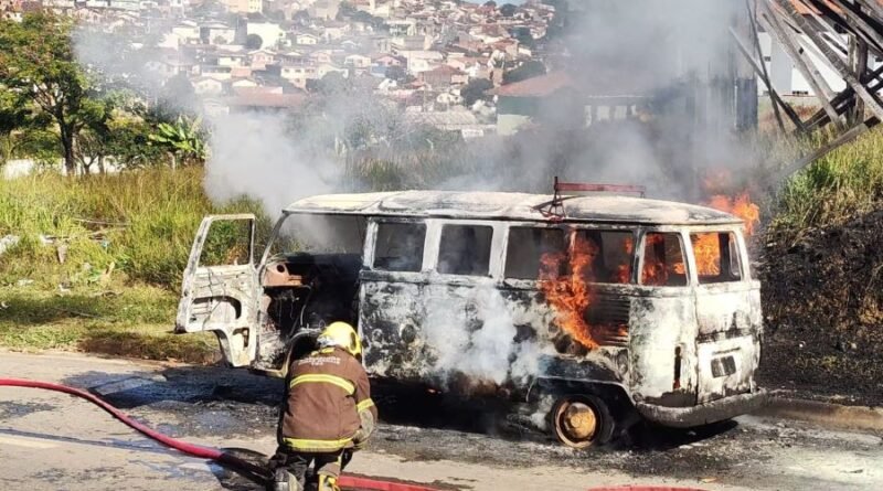 kombi incendiada