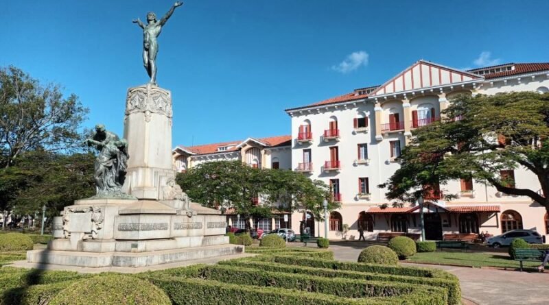 monumento minas ao brasil praça pedro sanches