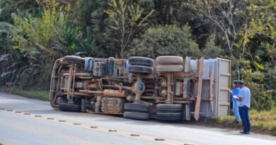 caminhão tombado