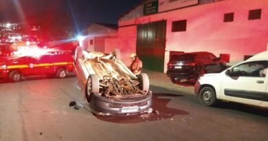 capotamento motorista foragido