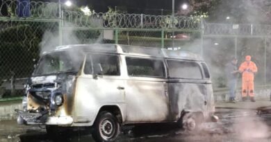 kombi incendiada