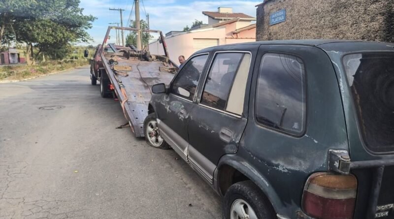remoção veículos abandonados