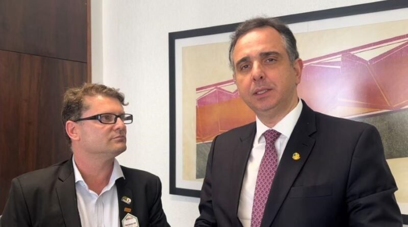 Rodrigo Fernandes, presidente do Sindijor e Rodrigo Pacheco, presidente do Senado