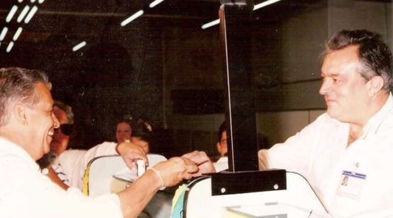 primeira troca do real em Poços de Caldas -acervo Gilberto César Immese