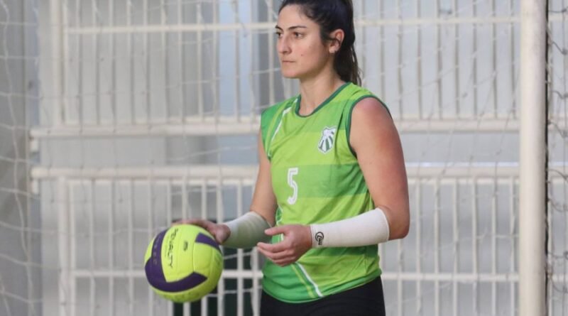 Amanda Duarte jogadora e técnica de volei da caldense