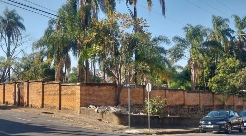 muro com pichações nazistas