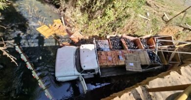 acidente caminhão rio