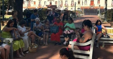 crocheteiras no dia mundial do crochê em Poços de Caldas