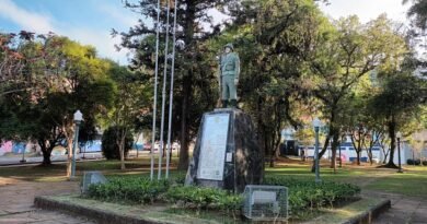 Praça Getúlio Vargas, monumento em homenagem aos ex-pracinhas