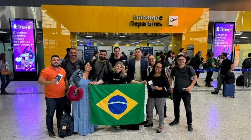 professora Silmara no aeroporto internacional