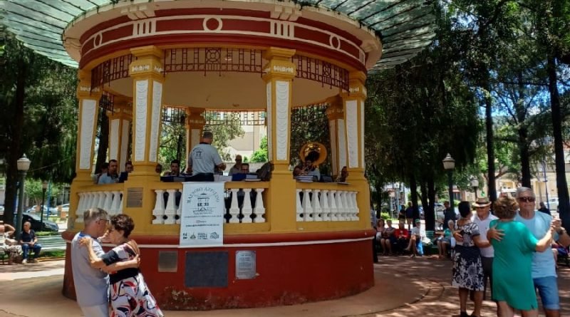 Banda Maestro Azevedo no coreto de Poços de Caldas-MG