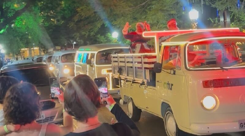 carreta de kombis pelas ruas de Poços de Caldas-MG