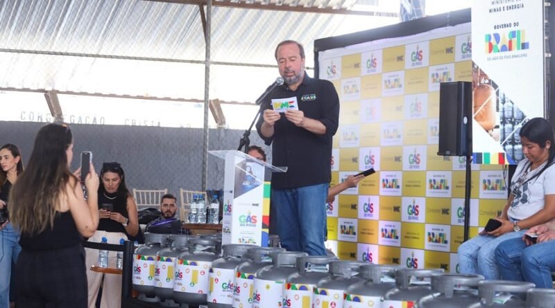 No início deste mês, o ministro de Minas e Energia, Alexandre Silveira esteve em Alfenas para apresentar o Programa Gás do Povo. No Sul de Minas cerca de 100 mil famílias serão beneficiadas com o programa.