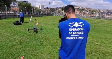 agentes de endemias de Poços de Caldas operando drones no mapeamento de focos ou criadouros do mosquito aedes aegypti em Poços de Caldas-MG