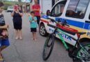aluno do PROERD recebendo bicicleta no natal