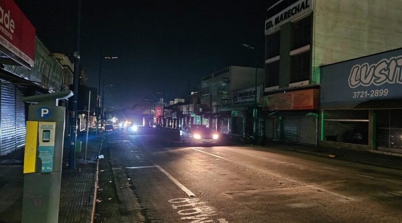 apagão na rua Marechal Deodoro no centro de Poços de Caldas