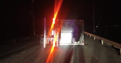 acidente com carreta na br 459