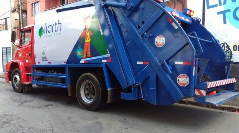 caminhão da coleta de lixo em Poços de Caldas