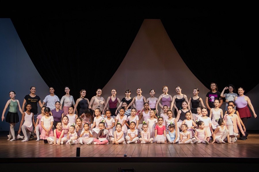 integrantes do espetáculo beleza e arte na urca