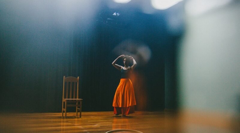 Atriz Leidy Nara com o espetáculo Tereza