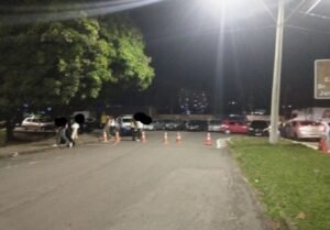 Cobrança de estacionamento ilegal no entorno do Poliesportivo Arthur de Mendonça Chaves em Poços de Caldas - MG