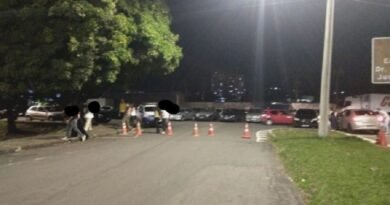 Cobrança de estacionamento ilegal no entorno do Poliesportivo Arthur de Mendonça Chaves em Poços de Caldas - MG
