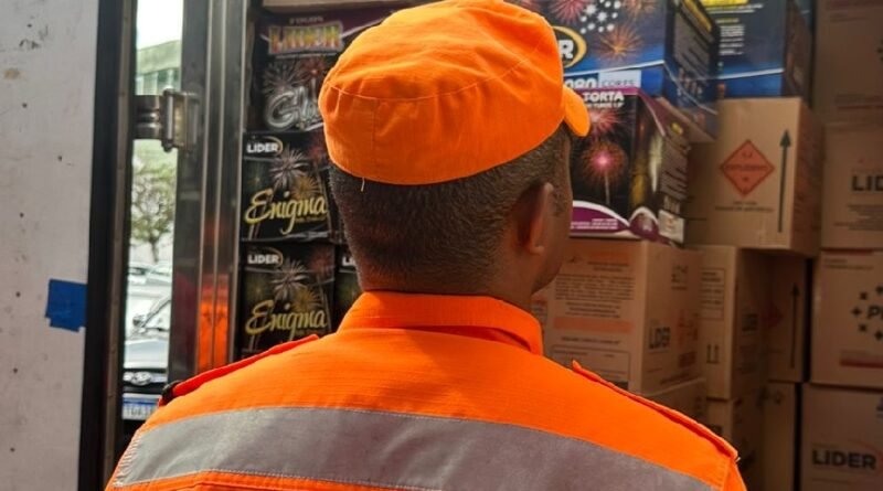 fiscalização conjunta em comércios de venda de fogos de artifício em Poços de Caldas-MG