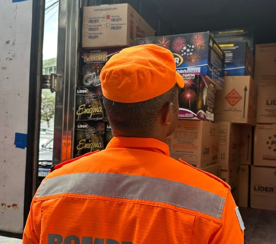 fiscalização conjunta em comércios de venda de fogos de artifício em Poços de Caldas-MG