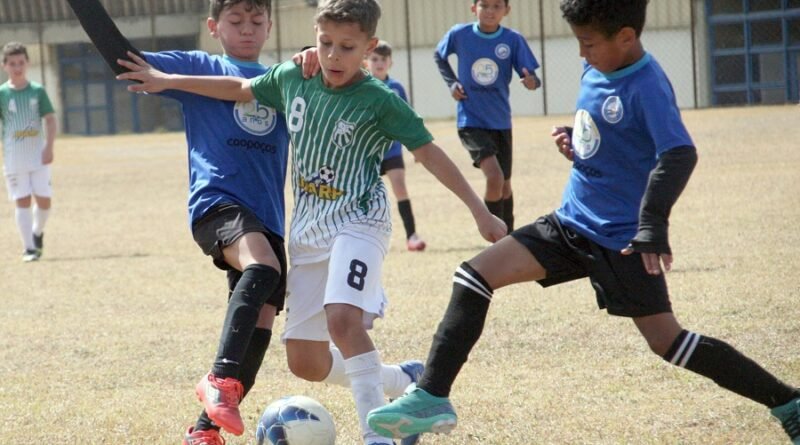 jogador revelado pela caldense Artur Lima